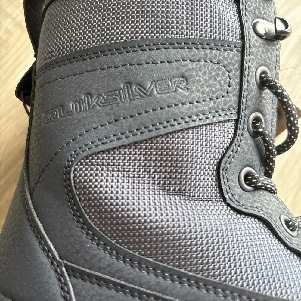 Quiksilver 3M Thinsulate Water Resistant Sub Zero Lace Up Boot NWOB
